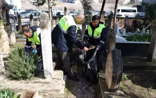 Mezarlıklar Bayram İçin Hazırlanıyor