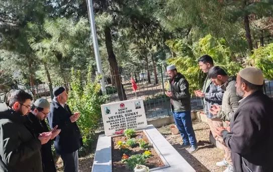 Şehit Piyade Onbaşı Veysel Günay, şehadetinin yıl dönümünde kabri başında anıldı