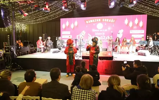 Edirne'de Ramazan Sokağı'nda Geleneksel Konser