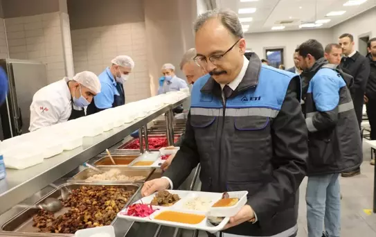 Vali Kızılkaya İşçilerle İftar Yaptı