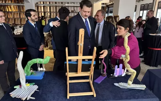 Sinop'ta öğrenciler sahil atıklarından yaptıkları çalışmalarla 'temiz deniz' mesajı verdi