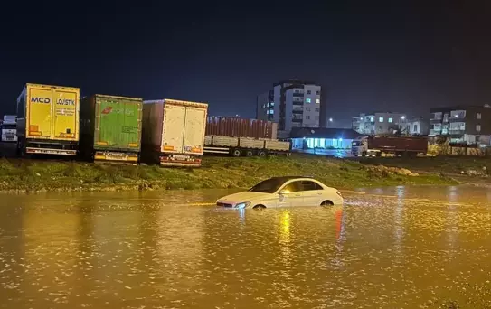 Cizre'de Sağanakta Mahsur Kalanlar Kurtarıldı
