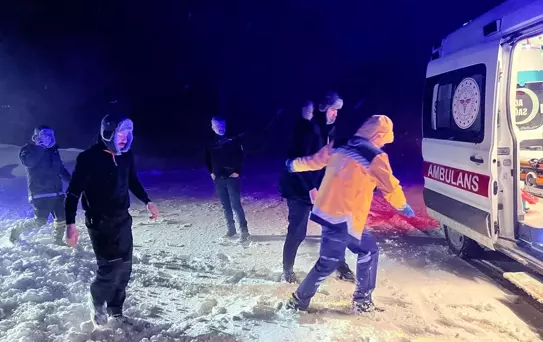 Gürün'de İşçileri Kar Mahsur Kaldı