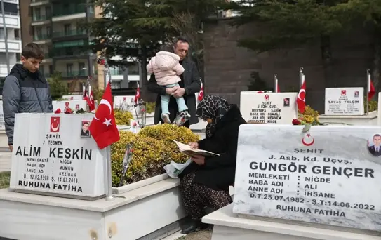 Sivas ve Niğde'de Ramazan Bayramı arifesinde şehitlikler ziyaret edildi