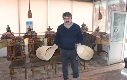 Bağlama Ustası Geleceği Şekillendiriyor