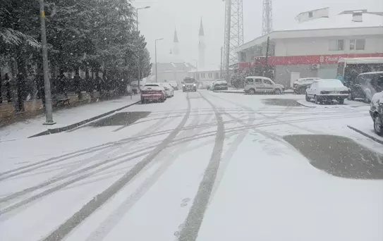 Sivrice'de Kar Yağışı Etkili Oldu