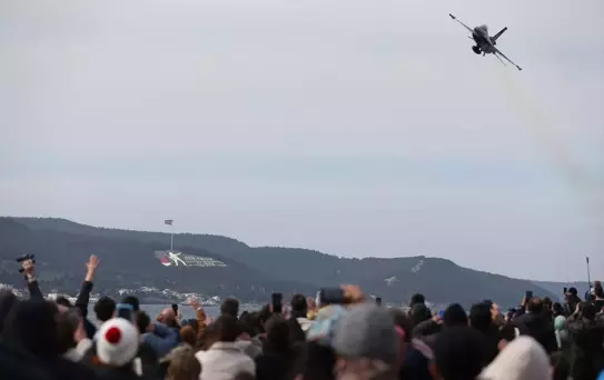 SOLOTÜRK Çanakkale'de gösteri uçuşu yaptı