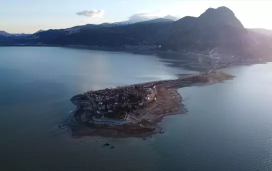 Eğirdir Gölü Yağışlarla Yeniden Birleşti