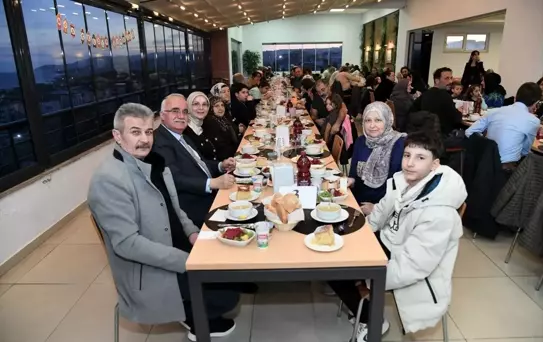 Vali Soytürk, Koruyucu Aileler İle İftar Yemeğinde Buluştu