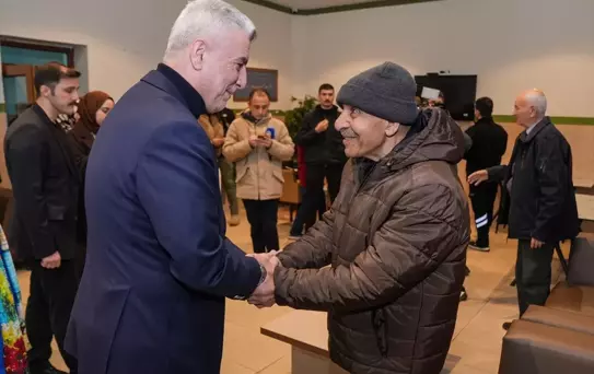 Ticaret Bakanı Ömer Bolat, Darülaceze sakini Fuzuli Nedim Şimşek'i ziyaret etti