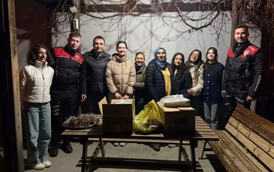 Tire'de Öğrencilerden Emniyete İftar Kumanyası