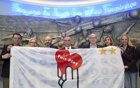 Fenerbahçe'ye Fair Play Altın Şeref Bayrağı
