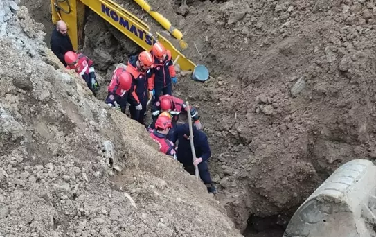 Göçük Altındaki Operatör Kurtarıldı