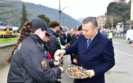 Vali Şahin'den Şehitlik Ziyareti
