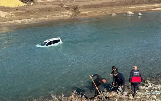 Tunceli'de Köprüden Düşen Sürücü Kurtarıldı