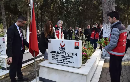 Turgutlu'da 18 Mart nedeniyle şehitlikte anma programı düzenlendi