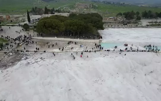 Pamukkale'de Bayram Yoğunluğu