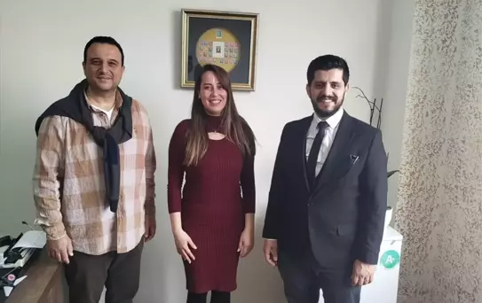 Kadınlar Günü'nde Karanfil İkramı