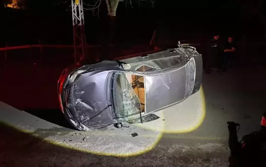 Sinop'ta Otomobil Devrildi: 2 Yaralı