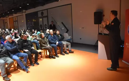 Türkiye'nin ilk deneysel test pilotu Özpala, Trabzon'da öğrencilerle bir araya geldi