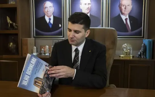 Türk Gençliği İçin İki Büyük Kurultay