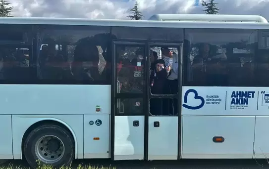 Uşak'ta Balıkesirspor taraftarlarını taşıyan otobüse taşlı saldırı