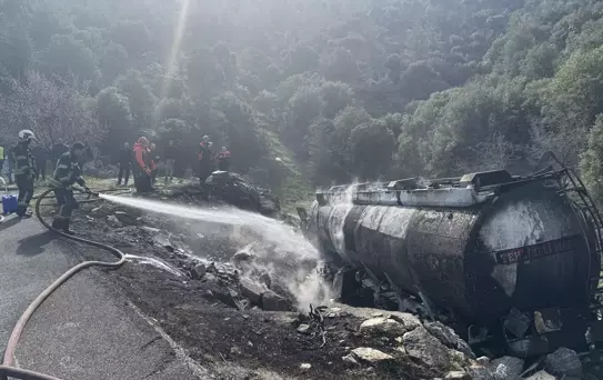 Uşak'ta Akaryakıt Tankeri Kaza Yaptı, Sürücü Hayatını Kaybetti