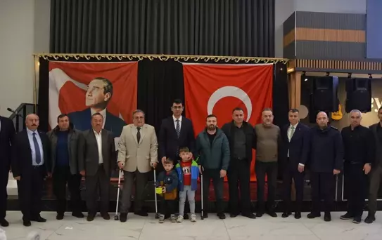 Uşak Valisi Kartal, şehit yakınları ve gazilerle iftarda buluştu