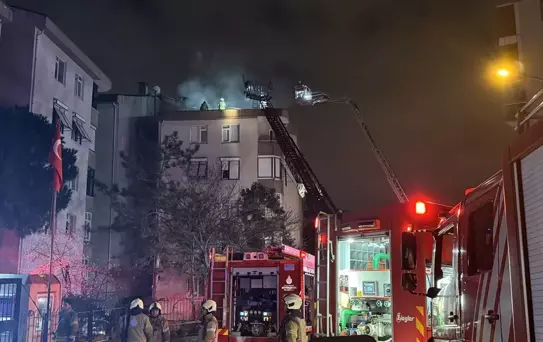 Üsküdar'da Çatı Katında Yangın