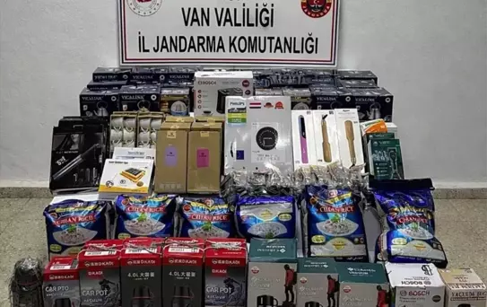 Van'da Kaçak Eşya ve Sigara Operasyonu