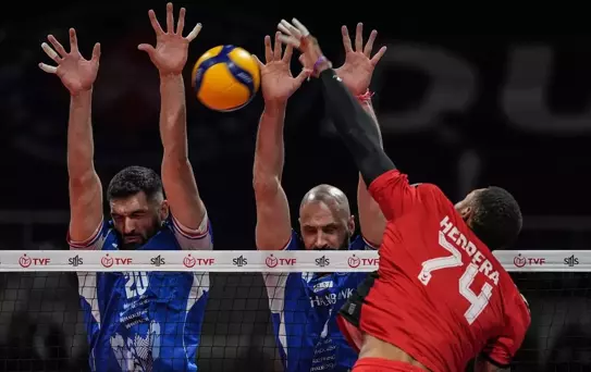 Halkbank, Spor Toto'yu 3-2 Yenerek 20. Galibiyetini Aldı