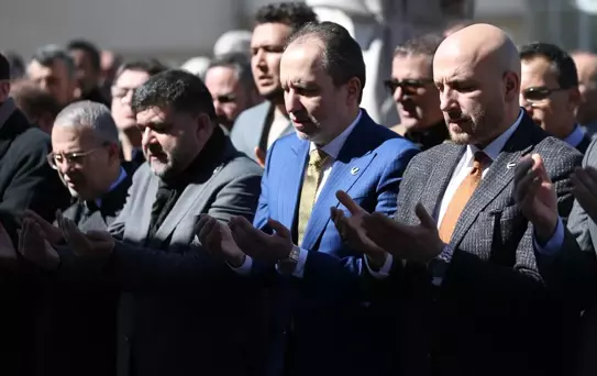 Erbakan, Bayramoğlu'nun Cenaze Törenine Katıldı