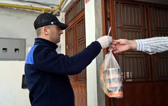 Ereğli Belediyesi İhtiyaç Sahibi Ailelere İftar Dağıtıyor