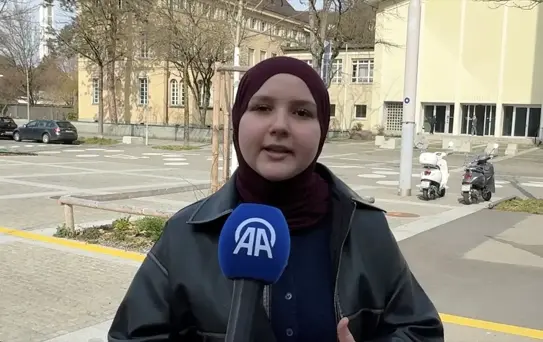 Zürih'te İlk Başörtülü Parlamenter