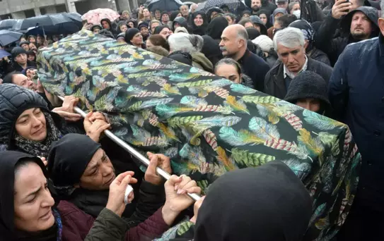 Arabada korkunç cinayet! Kendisinden 13 yaş küçük sevgilisini boğarak öldürdü