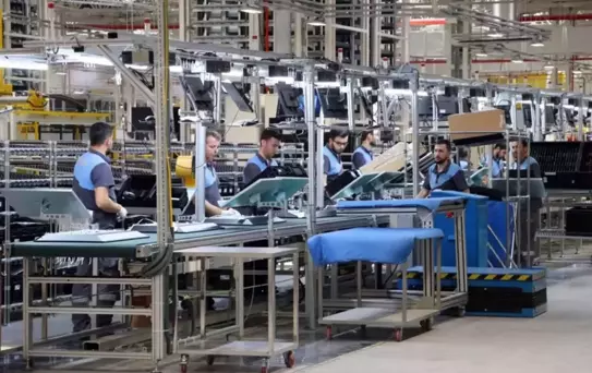 Bu fabrikadaki maaşlar dudak uçuklatır! İşçiler bayram etti