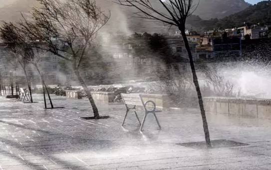 Nils Fırtınası İspanya ve Portekiz'i vurdu! Kırmızı alarma geçtiler