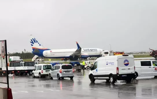 Antalya Havalimanı'nda Uçak Kazası