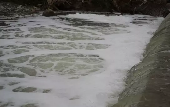 Köpüren dereden yayılan ağır koku vatandaşları tedirgin etti