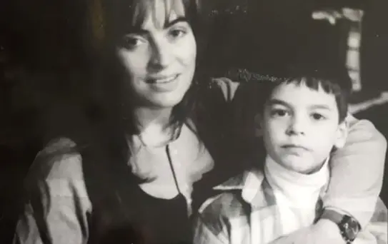 Annesi vefat etmişti: Akın Akınözü'nden duygulandıran Sevgililer Günü paylaşımı