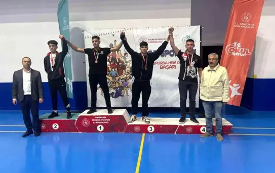 Burhaniyeli Boksörlerden Ziyaret 8 Madalya