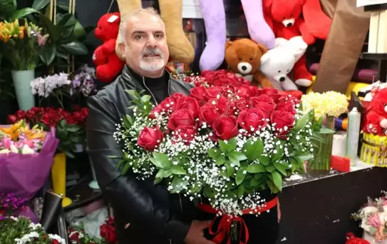 Çiçekçilerde 14 Şubat mesaisi! Bir buket 7 bin TL!