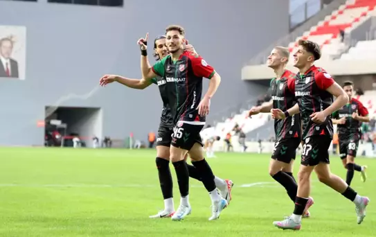 Karşıyaka, İzmir Çoruhlu'yu 3-1 Yendi