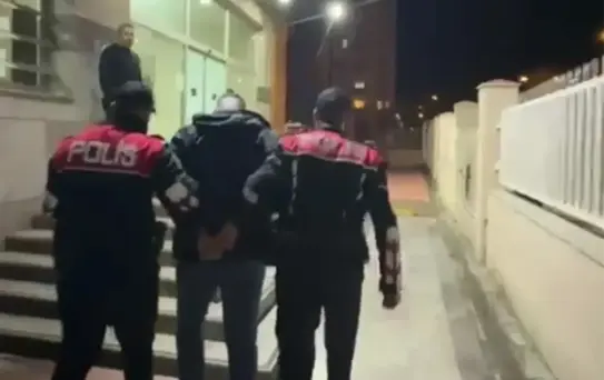 İzmir'de İki Firari Hükümlü Yakalandı