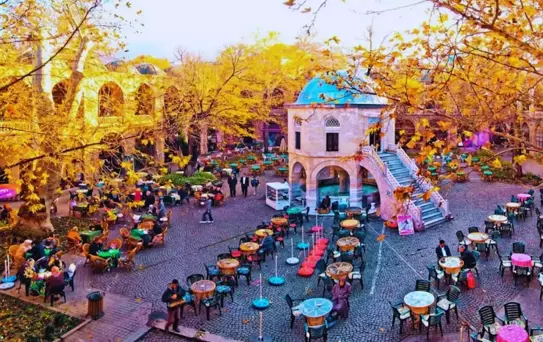 Koza Han'daki masa-sandalye krizine yargı freni! Tahliyeye 'dur' kararı