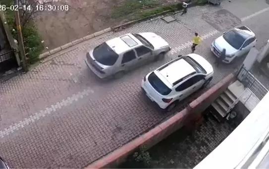 Otomobilin çarptığı 9 yaşındaki çocuk yaralandı