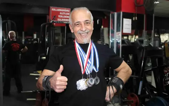 65 Yaşındaki Hakkı Bozat Gençlerle Yarıştı