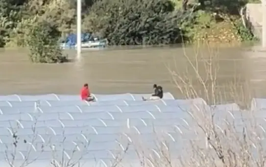 Sel Felaketi: Seydikemer'de 2 Kişi Mahsur Kaldı