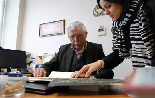 Hattat Hüseyin Öksüz, 'Yaşayan İnsan Hazineleri' ödülü aldı