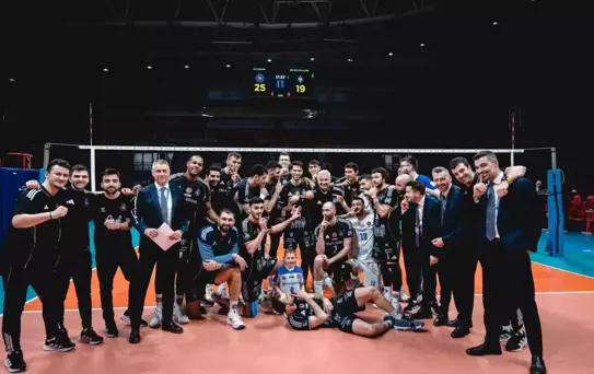 Efeler Ligi: Halkbank: 3 İstanbul Büyükşehir Belediyespor: 0